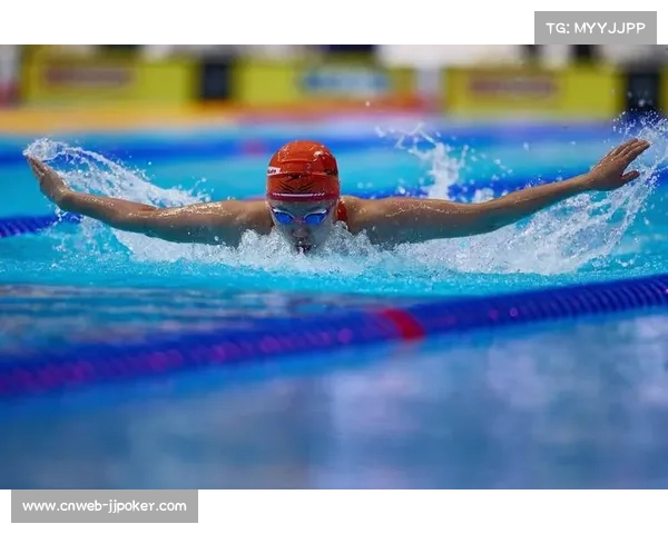 游泳选手通过比赛积累经验，不断突破个人最佳